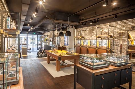 breitling amsterdam airport|Official Breitling Boutique Amsterdam .